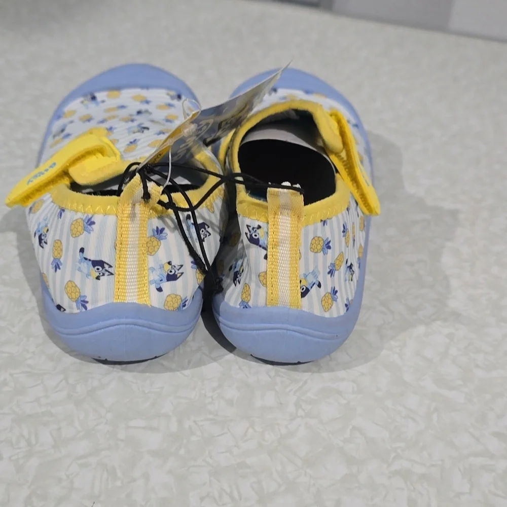 GroundUp Bluey and pineapple Light Blue Water Shoes Size 11/12‎ NWT